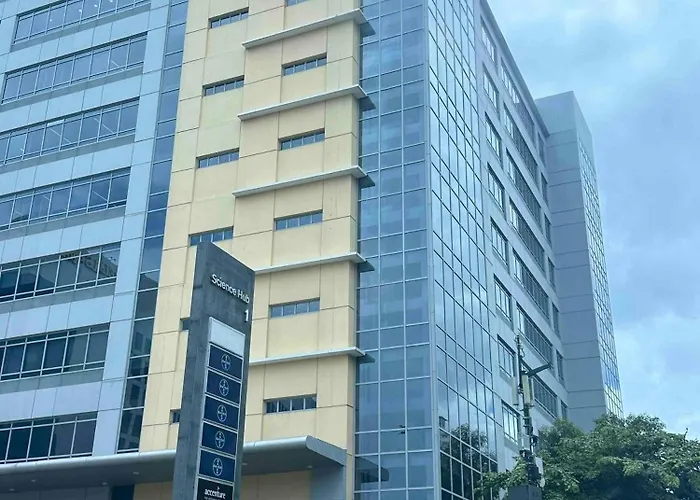 Luxurious In Mckinley Hill With View *