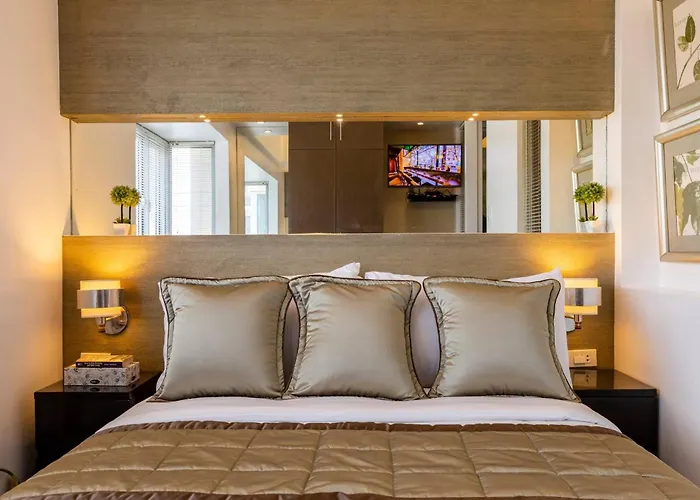 Luxurious In Mckinley Hill With View Holiday home